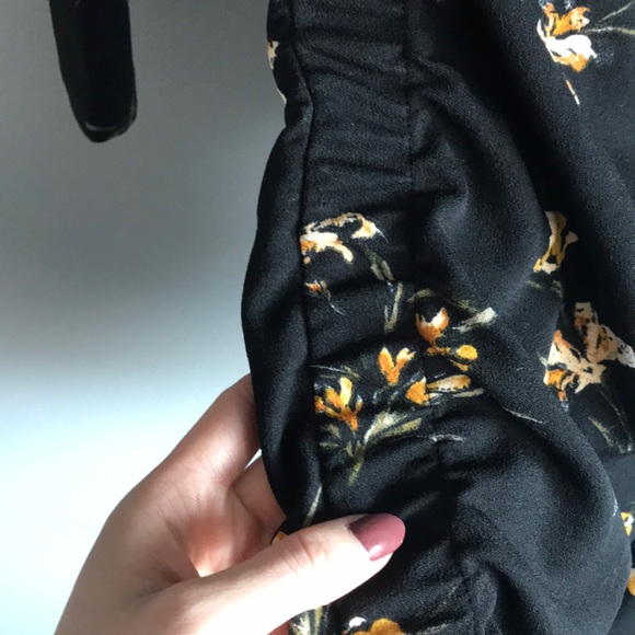 Floral dress with side ruching - Picture 2 of 3